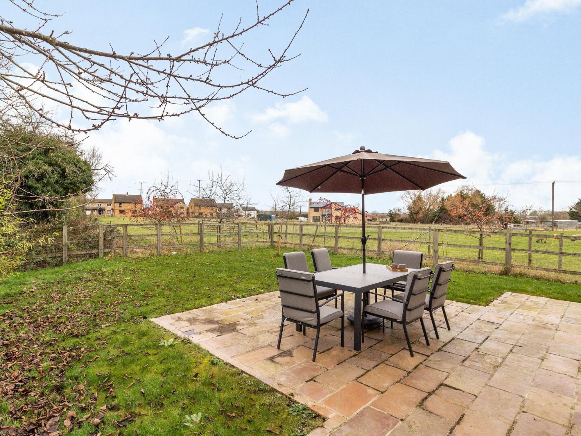 Barrow Barn Villa Wicken  Екстериор снимка